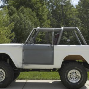 77Bronco_002