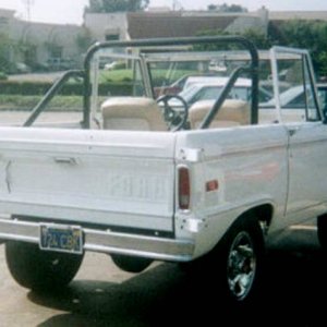 Very Cool 1971 Ford Bronco (rear view)