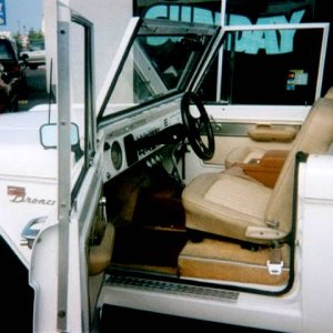 Very Cool 1971 Ford Bronco (interior)