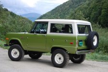 Bronco with 31x10.5x15  three and half sl and one inch bl.JPG