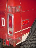 red tire carrier 003 (640 x 480).jpg