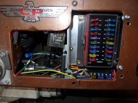 FUSE BOX CLOSEUP.JPG