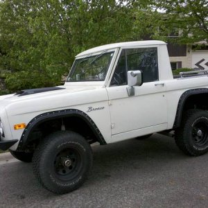 2011 image of Bronco with halfcab top