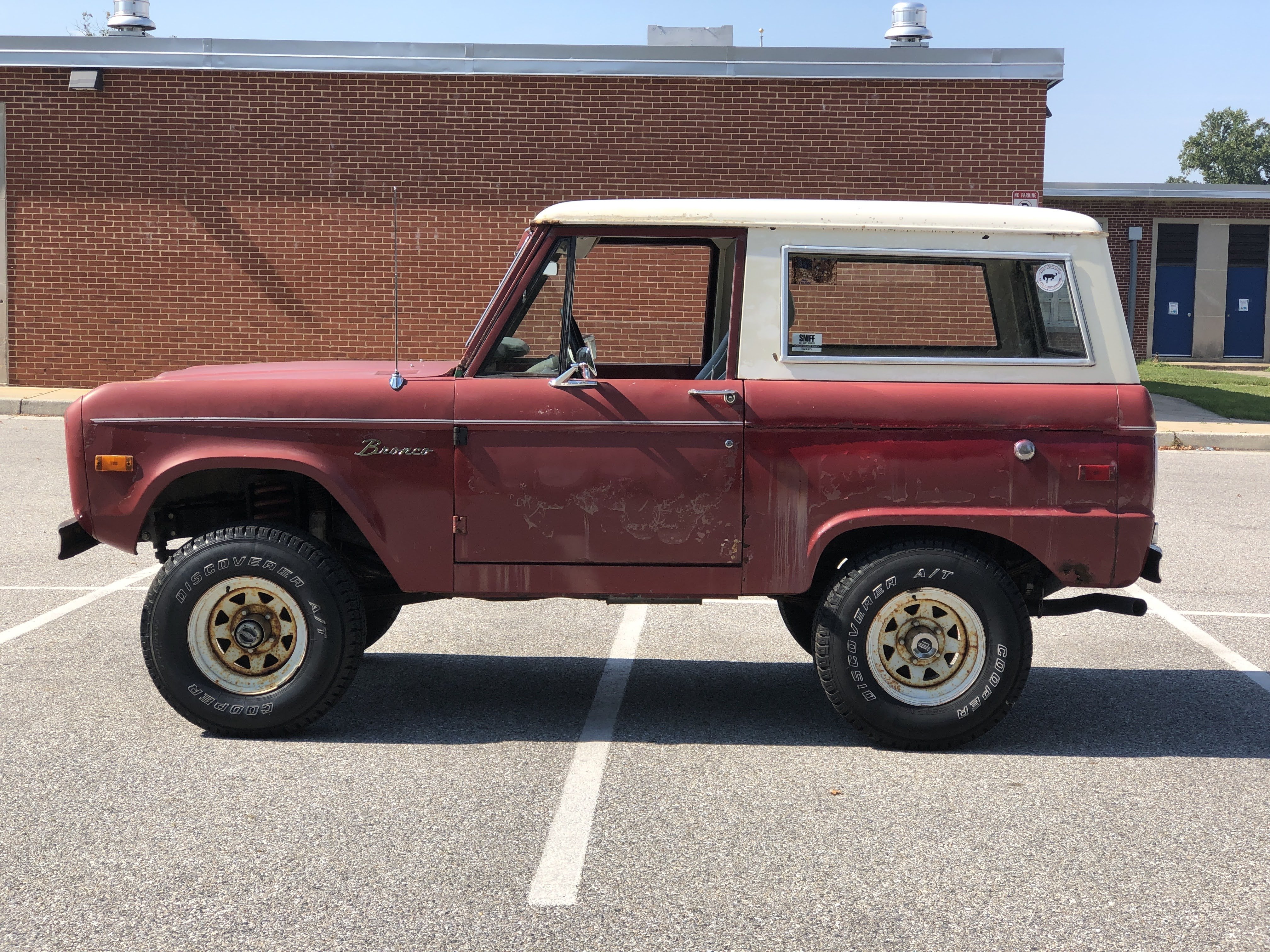 1971 Ford Bronco driver's side